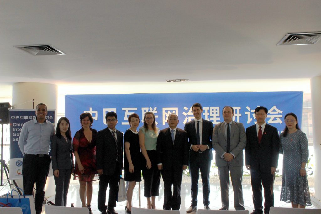 The Chinese delegation alongside Brazilian researchers and CyberBRICS members.